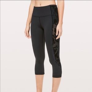 Lululemon Wunder Under lace flocked leggings